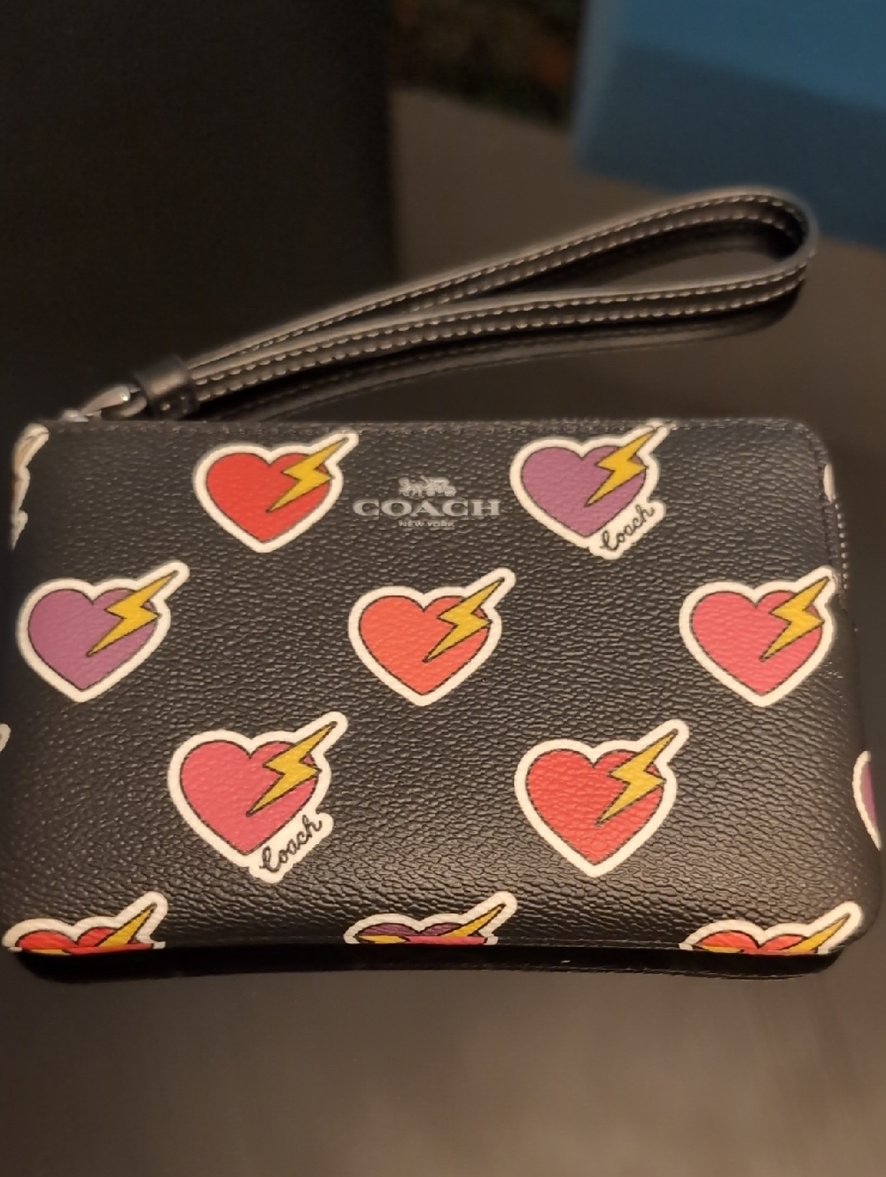 Coach Corner Zip Wristlet (Heartbolt)